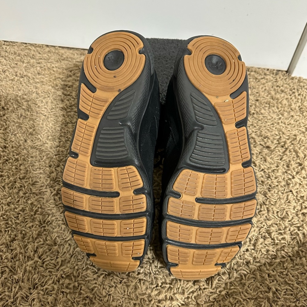 Under Armour 11.5 black shoes - Picture 5 of 5
